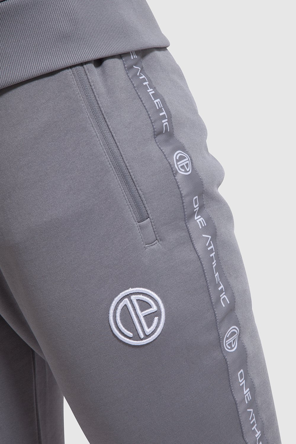 Logo detail on Firestone II gym joggers