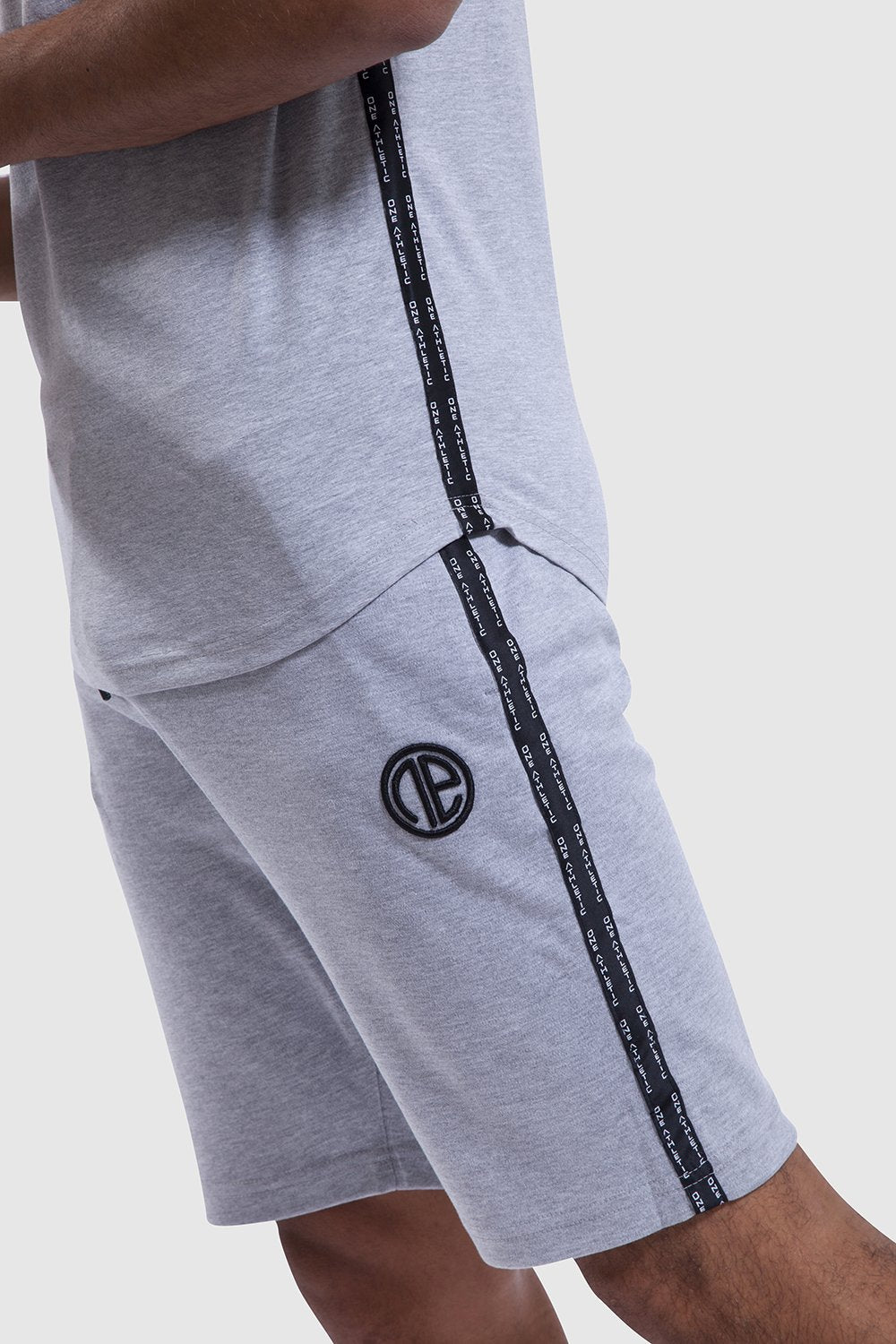 Side detail on mens gym t-shirt & shorts